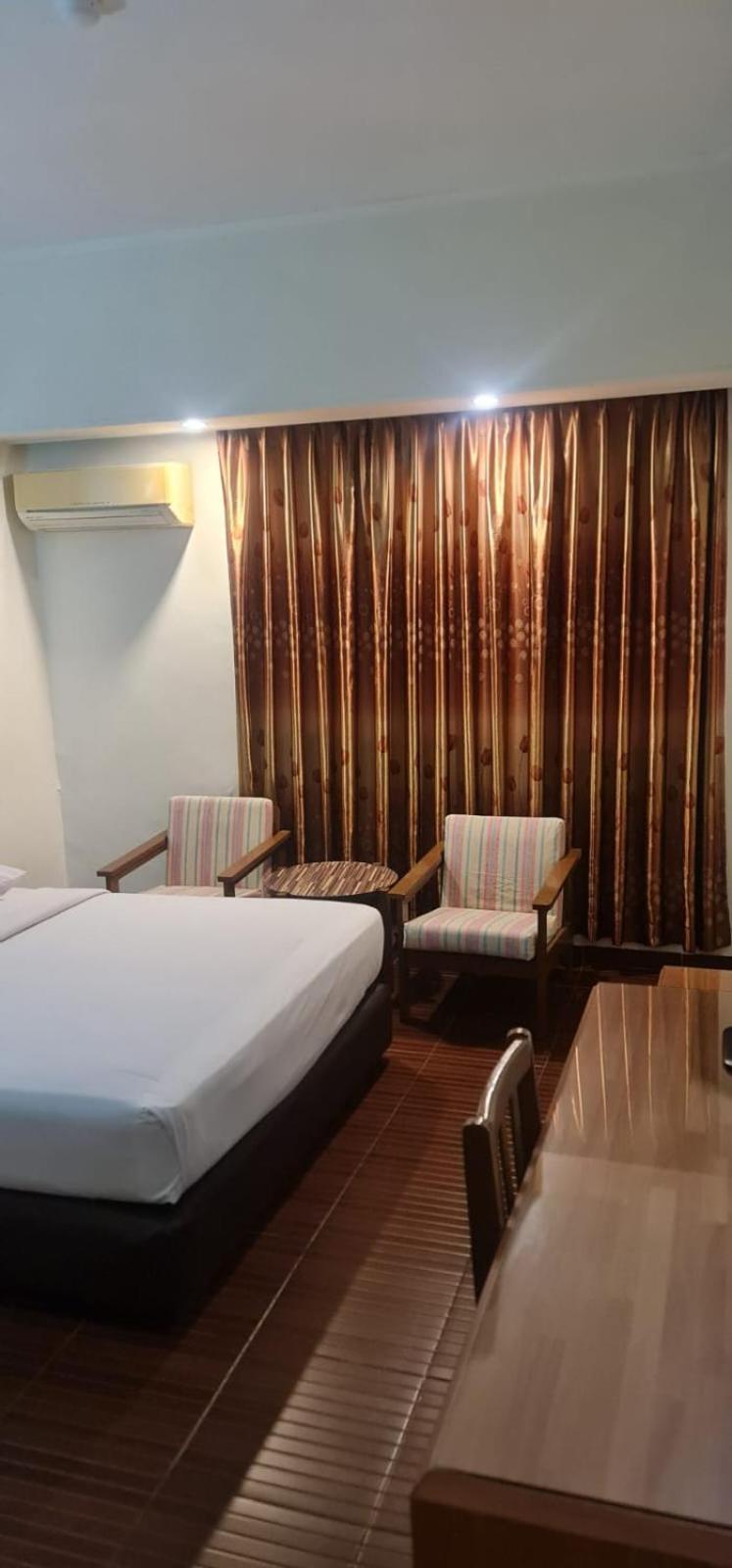 Paradise Hotel Tanjungpinang Exteriör bild