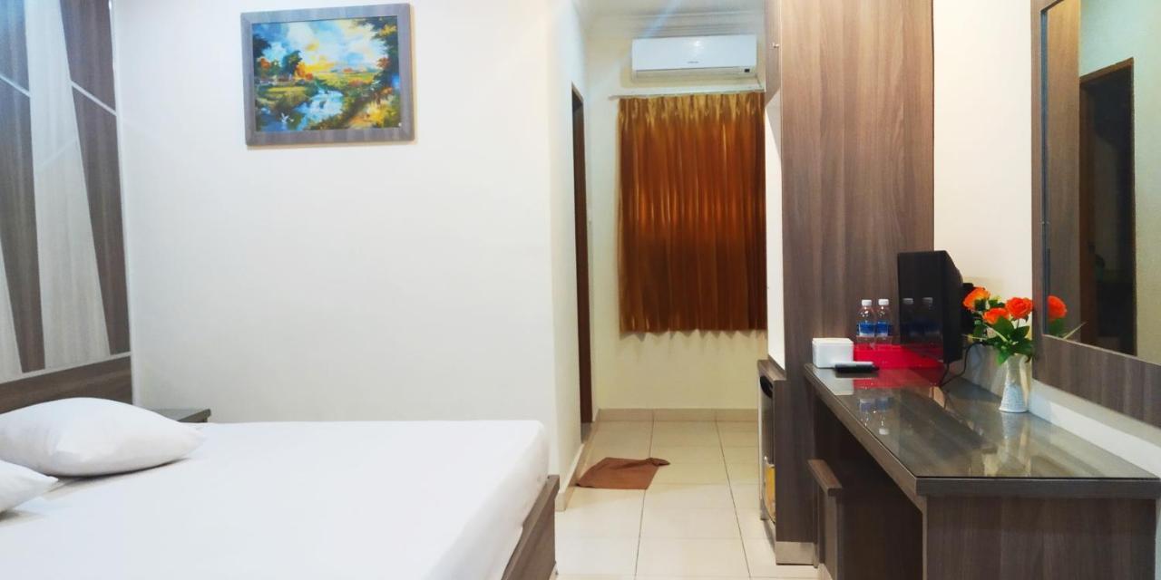 Paradise Hotel Tanjungpinang Exteriör bild